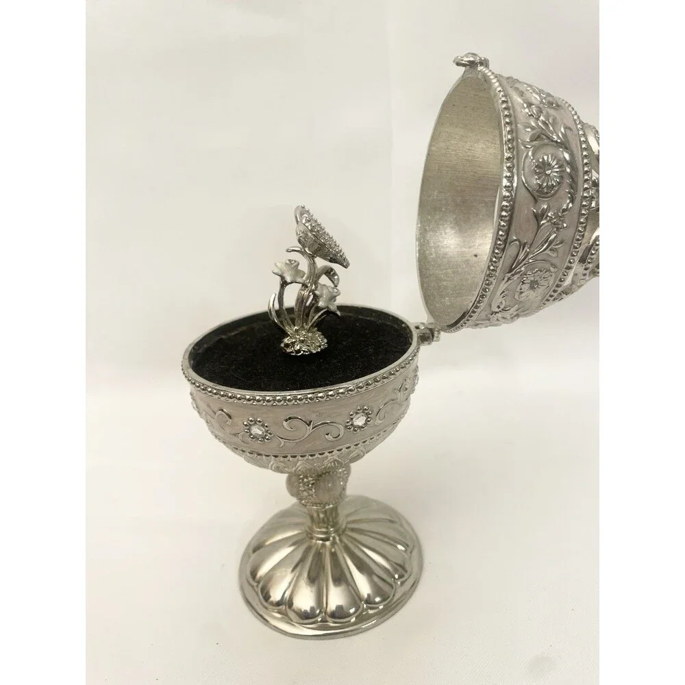 Jane Seymour Musical Egg St. Catherine's Court Collection 7